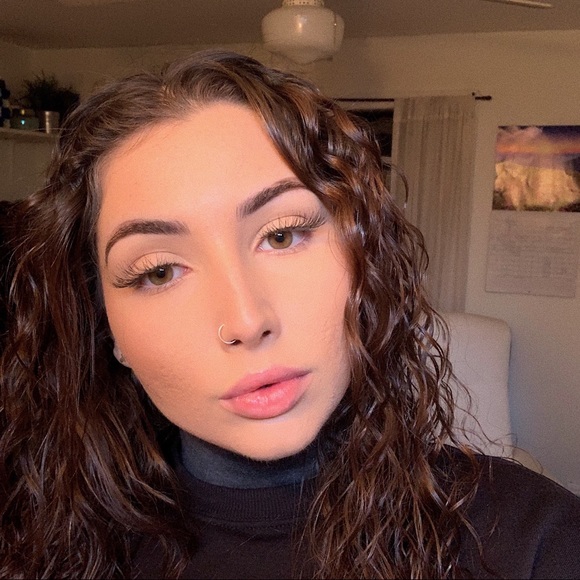 Meet the Posher Other - Meet your Posher, Emily